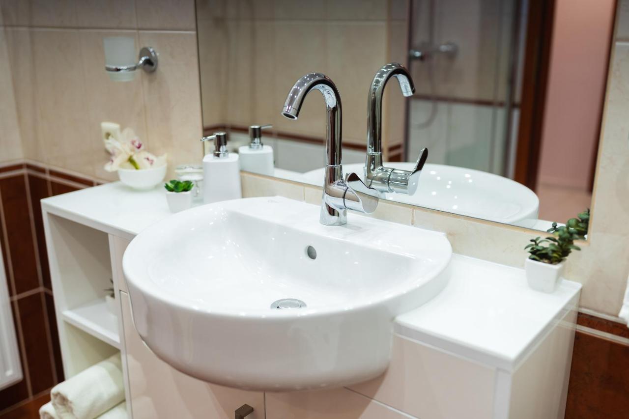Sara-Lux Apartman Nyarliget Buitenkant foto