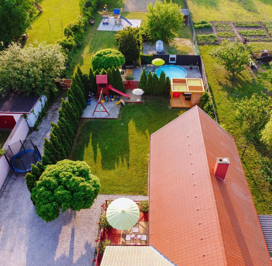Sara-Lux Apartman Nyarliget Buitenkant foto