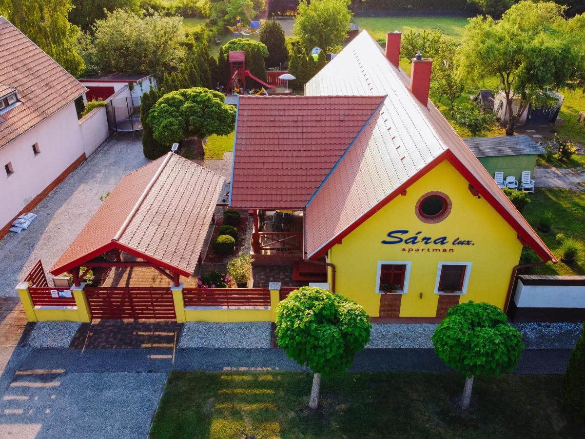 Sara-Lux Apartman Nyarliget Buitenkant foto