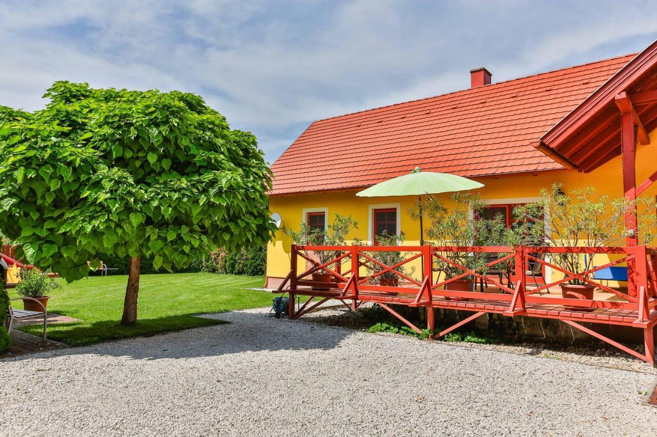 Sara-Lux Apartman Nyarliget Buitenkant foto