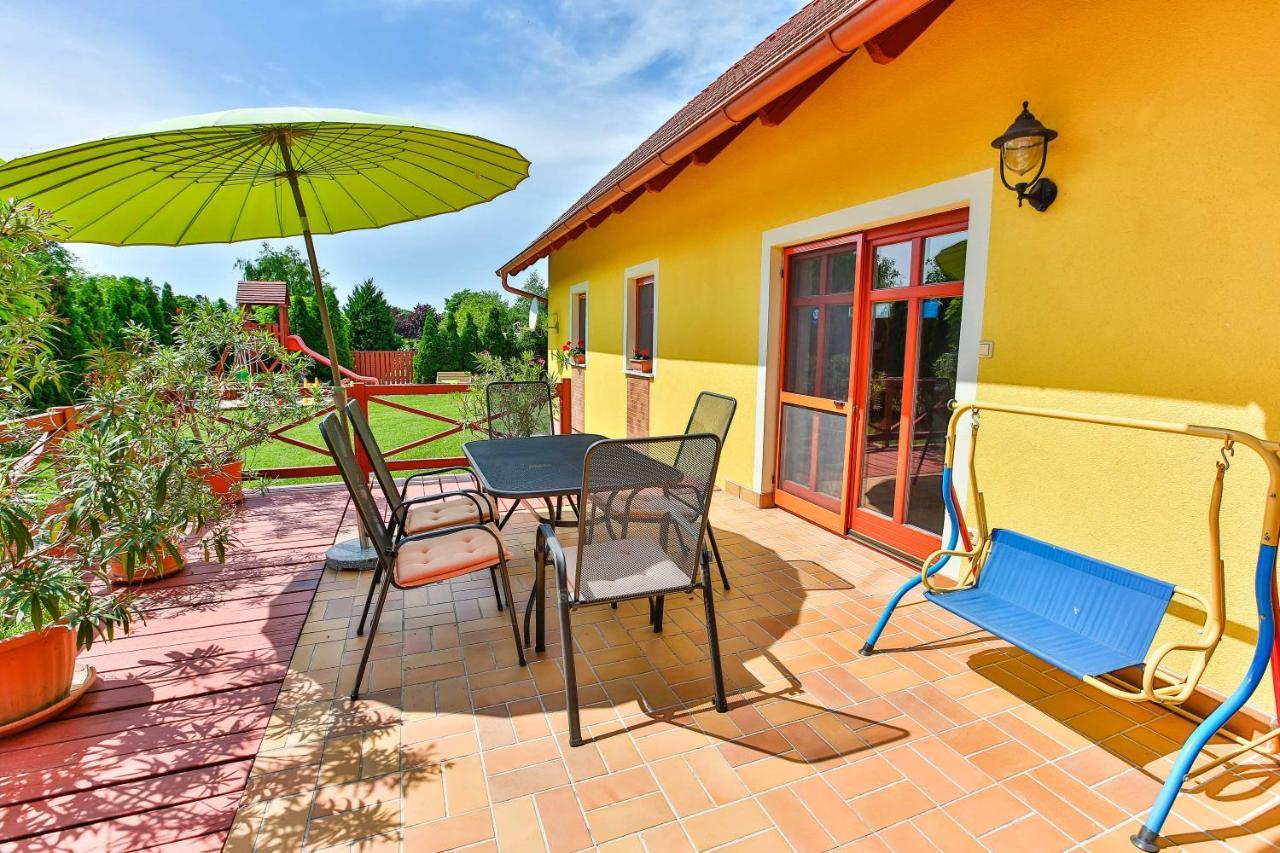 Sara-Lux Apartman Nyarliget Buitenkant foto