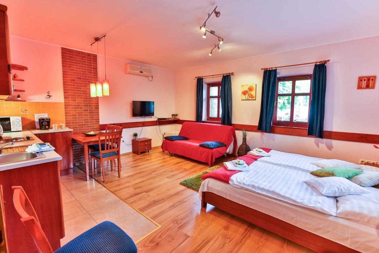 Sara-Lux Apartman Nyarliget Buitenkant foto