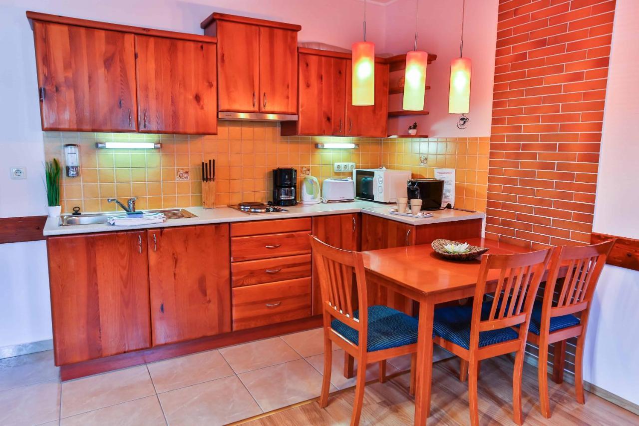Sara-Lux Apartman Nyarliget Buitenkant foto
